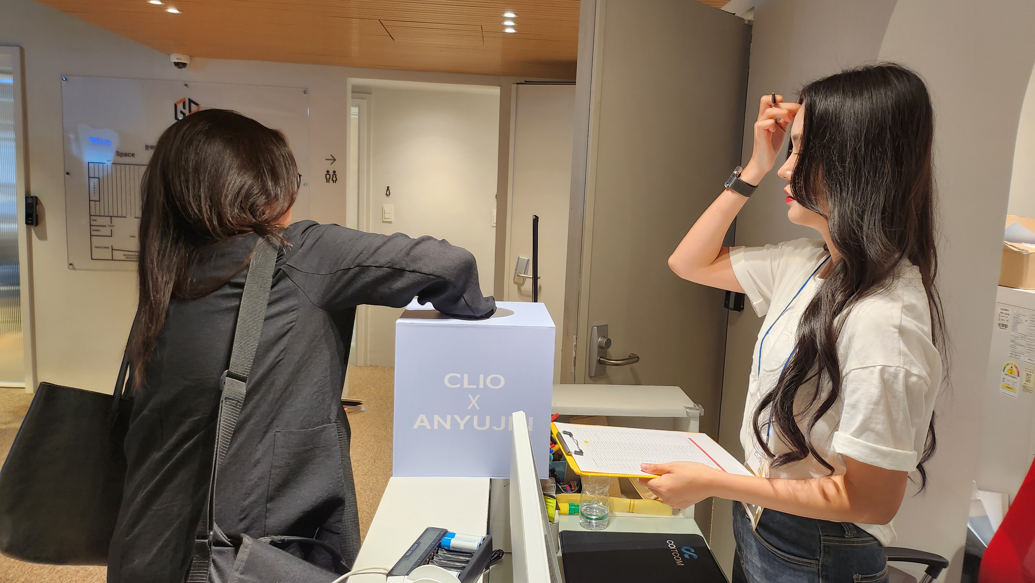 클리오 X 안유진 팬사인회 - Image 6