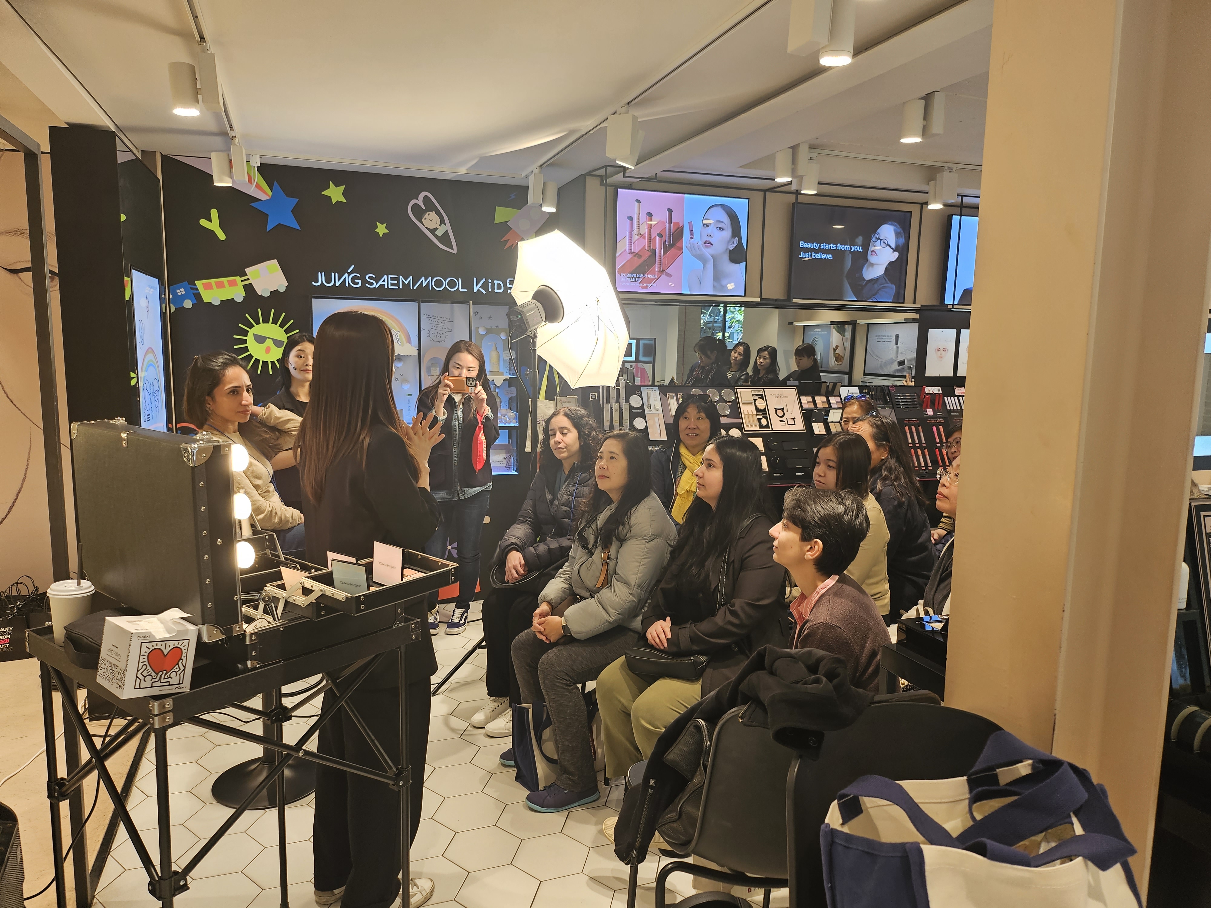 정샘물 뷰티 메이크업 시연 행사 - Image 1